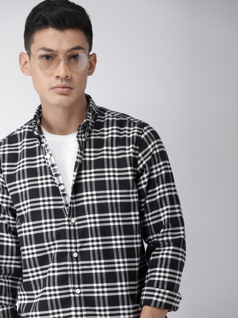 

Harvard Men Black & White Regular Fit Checked Casual Shirt