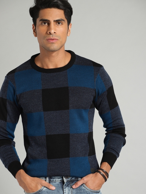 

The Roadster Lifestyle Co Men Black & Blue Self Checked Sweater