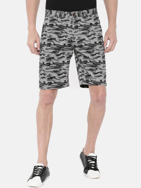 

IMYOUNG Men Grey Camouflage Printed Slim Fit Regular Shorts