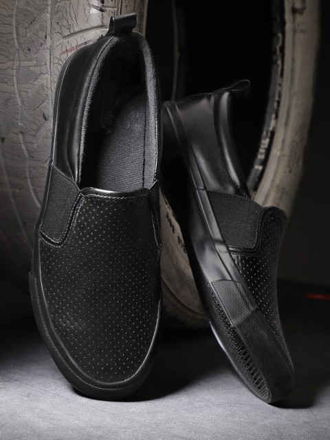 

The Roadster Lifestyle Co Men Black Slip-On Sneakers