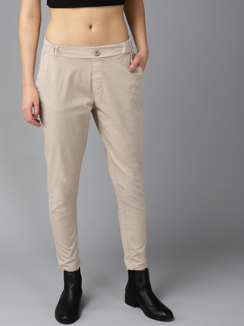 

Roadster Women Beige Regular Fit Solid Cropped Trousers