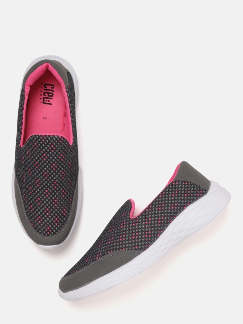 

Crew STREET Women Charcoal Grey & Pink Woven Design Running Shoes