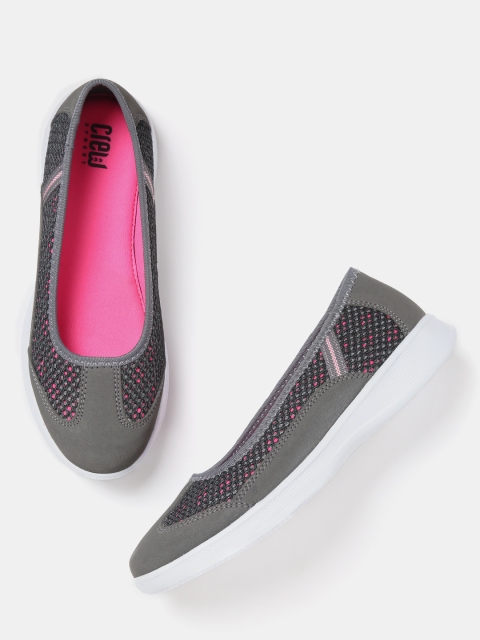 

Crew STREET Women Grey Walking Shoes