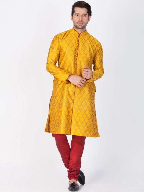 

VASTRAMAY Men Yellow & Maroon Printed Kurta with Churidar