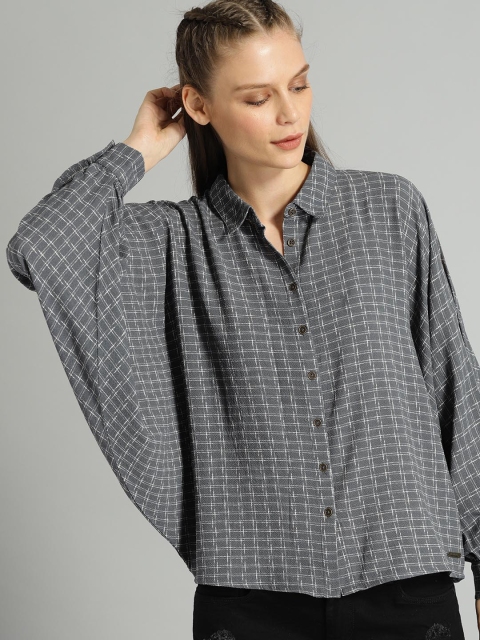 

Roadster Women Grey & White Checked Slit Sleevs Top