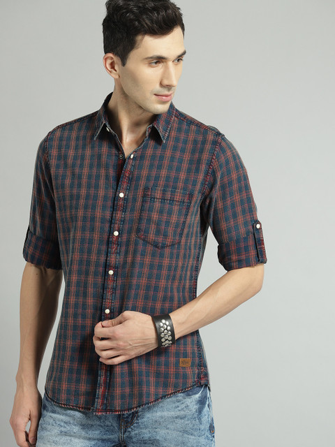 

Roadster Men Navy Blue & Red Regular Fit Checked Casual Shirt