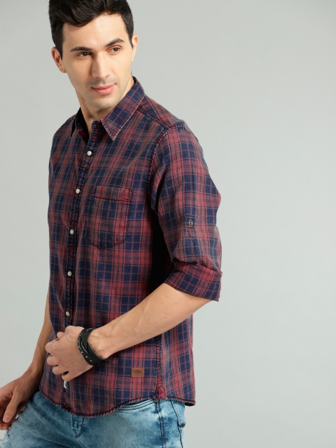 

Roadster Men Red & Navy Blue Checked Casual Shirt