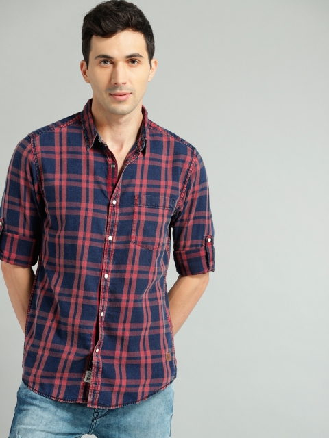 

Roadster Men Navy Blue & Rust Red Checked Casual Shirt