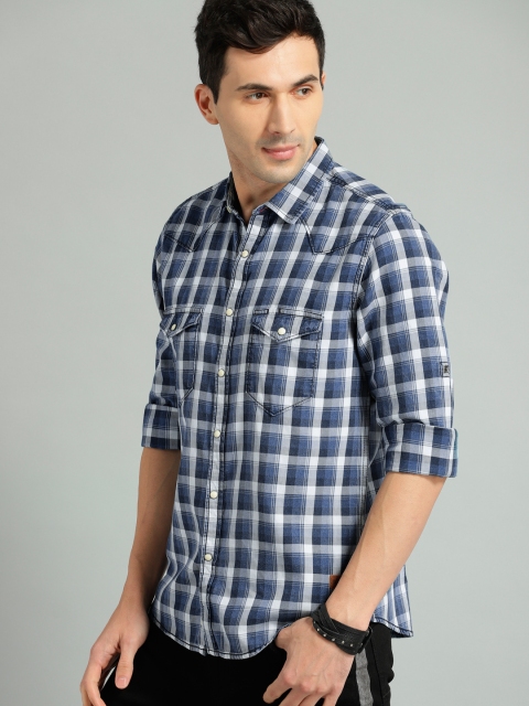 

Roadster Men Blue & White Checked Casual Shirt