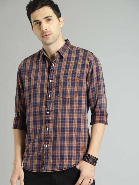 

Roadster Men Navy Blue & Brown Regular Fit Checked Casual Shirt