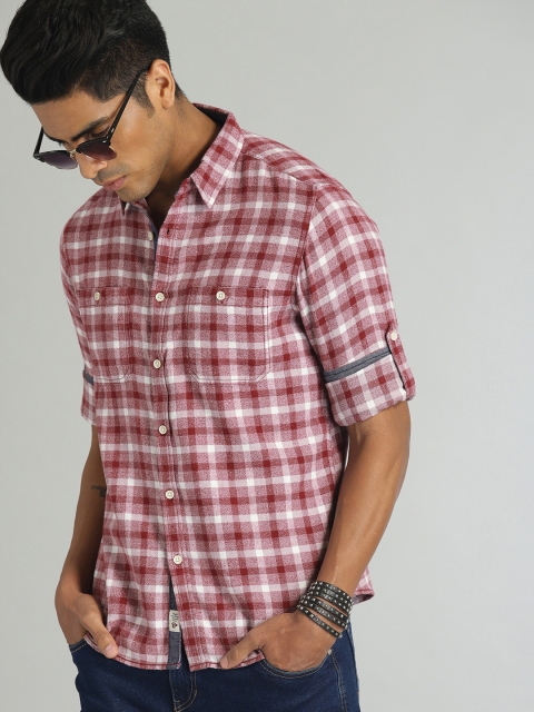 

Roadster Men Maroon & White Soft Brushed Twill Checked Regular Fit Casual Shirt