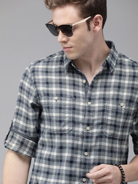 

Roadster Men Navy Blue & White Soft Brushed Flannel Checked Casual Shirt