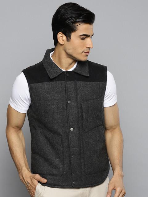 

Blackberrys Men Charcoal Grey Colourblocked Sleeveless Tailored Jacket