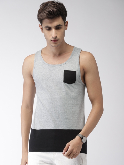 

The Indian Garage Co Men Grey Melange & Black Colourblocked Round Neck T-shirt