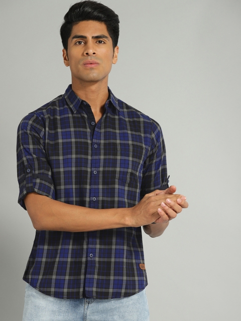 

The Roadster Lifestyle Co Men Blue & Black Regular Fit Checked Casual Shirt