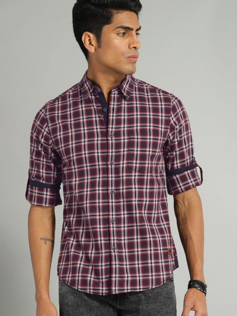 

Roadster Men Maroon & Navy Blue Regular Fit Checked Casual Shirt