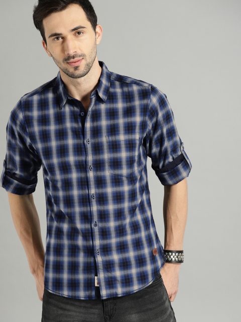 

Roadster Men Blue & White Regular Fit Checked Casual Shirt