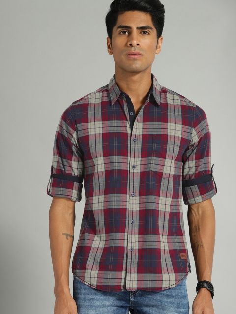 

Roadster Men Maroon & Navy Blue Regular Fit Checked Casual Shirt