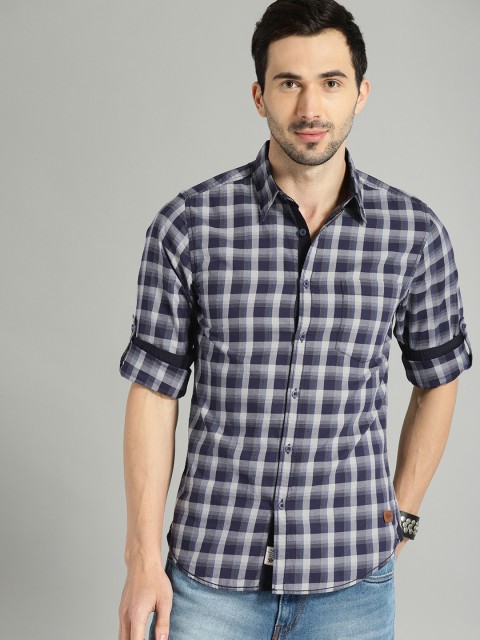

Roadster Men Blue & White Regular Fit Checked Casual Shirt