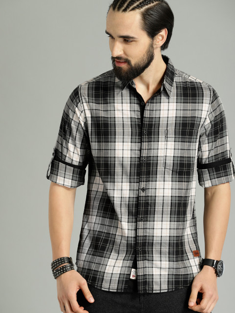 

Roadster Men Black & White Regular Fit Checked Casual Shirt