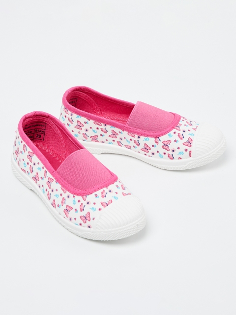 

Fame Forever by Lifestyle Girls White Slip-On Sneakers