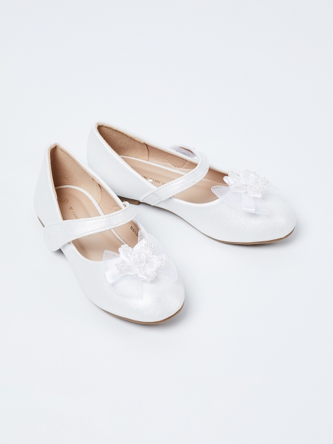 

Fame Forever by Lifestyle Girls White Solid Ballerinas