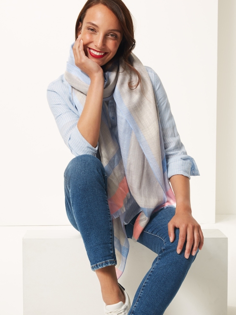 

Marks & Spencer Blue & Off-White Colourblocked Scarf