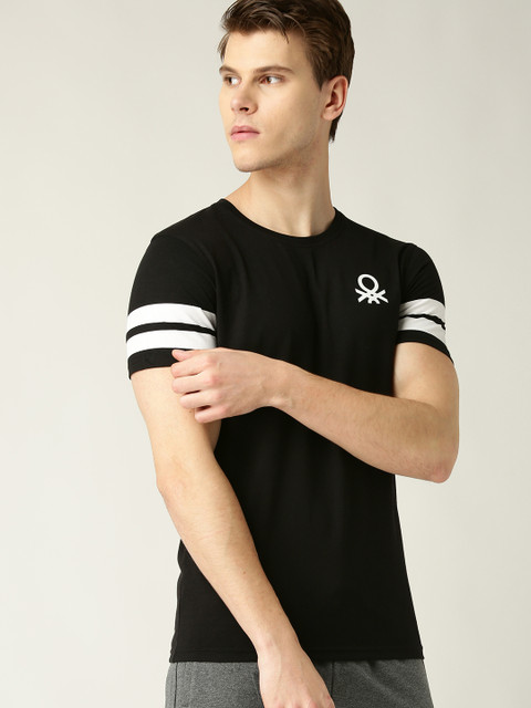 

United Colors of Benetton Men Black Solid Round Neck T-shirt