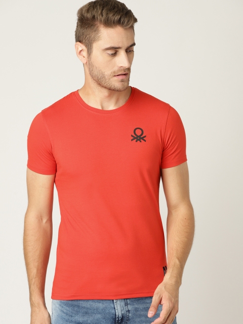

United Colors of Benetton Men Red Solid Round Neck T-shirt