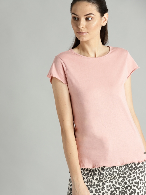 

The Roadster Lifestyle Co Women Peach-Coloured Solid Round Neck T-shirt
