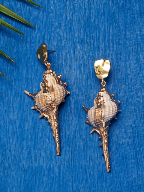 

Pipa Bella Off-White & Gold-Toned Quirky Drop Earrings