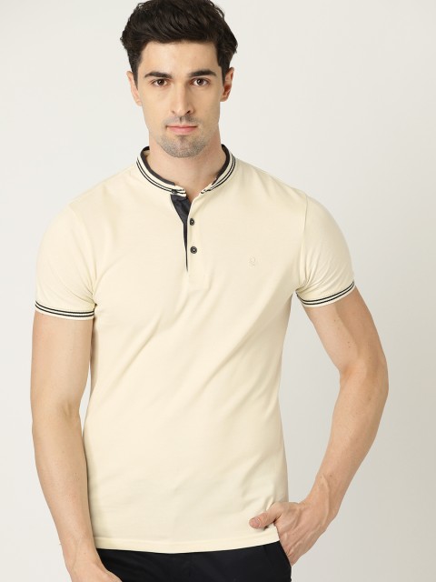 

United Colors of Benetton Men Cream-Coloured Solid Mandarin Collar T-shirt
