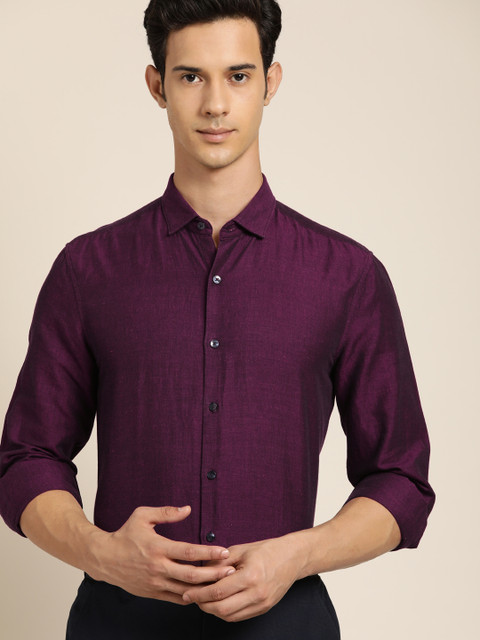 

INVICTUS Men Purple Slim Fit Solid Smart Casual Shirt