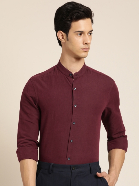 

INVICTUS Men Maroon Slim Fit Solid Smart Casual Shirt