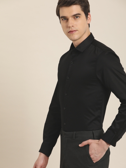 

INVICTUS Men Black Slim Fit Solid Smart Casual Shirt