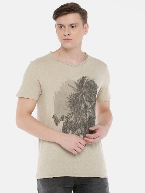 

SELECTED Men Grey with a tinge of Beige Printed Round Neck T-shirt