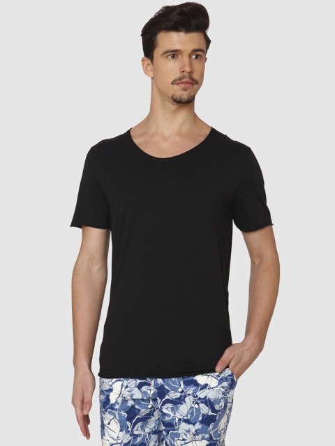 

SELECTED Men Black Solid Round Neck T-shirt