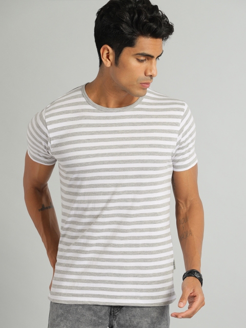 

Roadster Men White & Grey Melange Striped Round Neck T-shirt