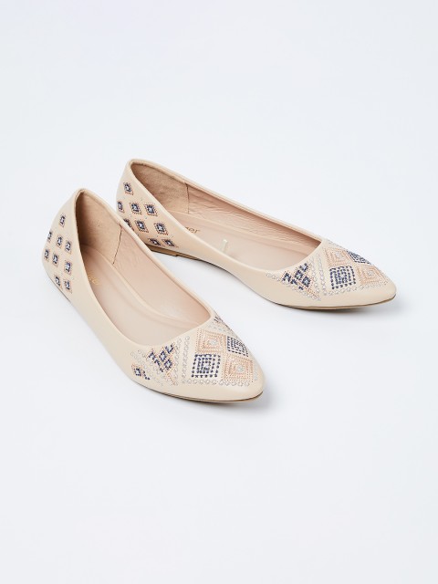 

Ginger by Lifestyle Women Beige Woven Design Ballerinas