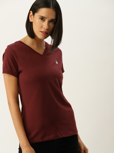 

United Colors of Benetton Men Maroon Solid V-Neck T-shirt