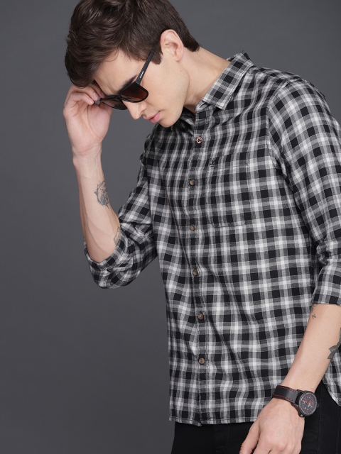 

WROGN Men Black & White Checked Slim Fit Casual Shirt