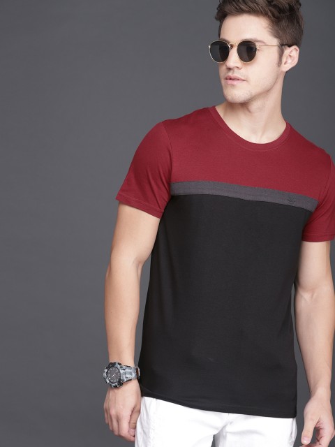 

WROGN Men Maroon & Black Slim Fit Colourblocked Round Neck T-shirt