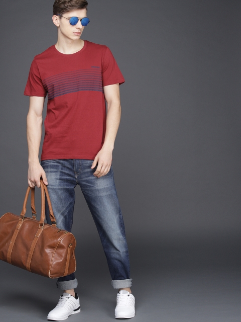 

WROGN Men Red & Navy Striped Slim Fit Round Neck T-shirt