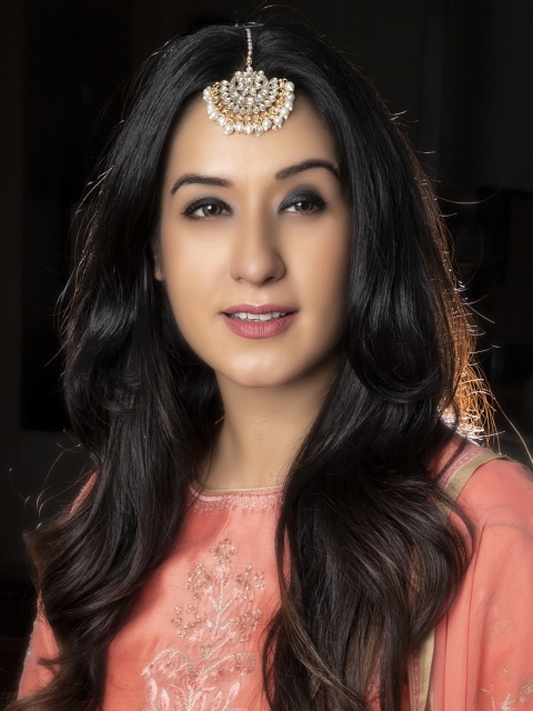 

Rubans Women Gold-Toned & White Kundan & Pearl Embellished Handcrafted Maang Tikka