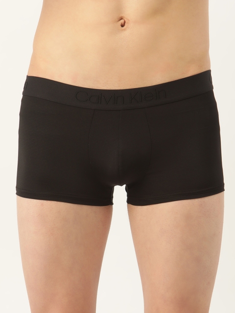 

Calvin Klein Underwear Men Black Solid Trunks NB1852001-001