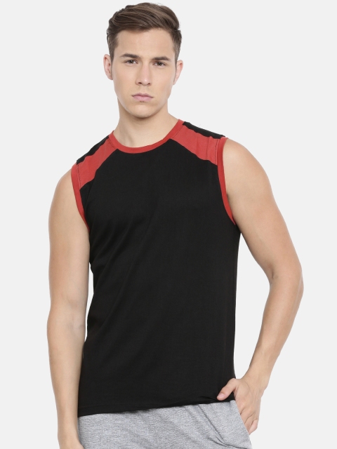 

ARISE Men Black Solid Round Neck T-shirt