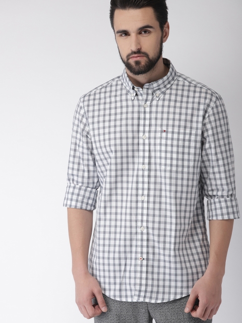

Tommy Hilfiger Men Navy Blue & White Regular Fit Checked Casual Shirt