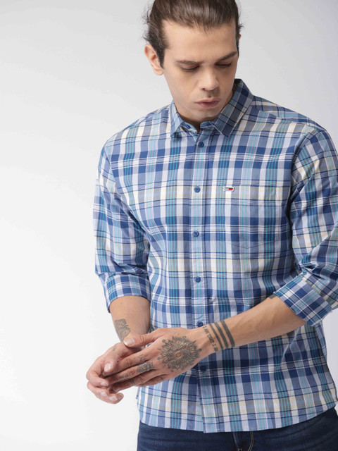 

Tommy Hilfiger Men Navy Blue & White Checked Regular Fit Casual Shirt