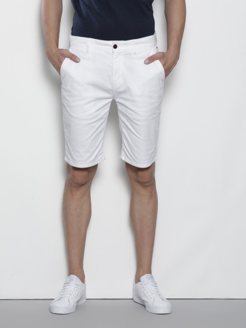 

Tommy Hilfiger Men White Solid Regular Fit Chino Shorts