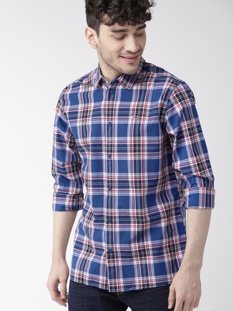 

Tommy Hilfiger Men Blue & Red Regular Fit Checked Casual Shirt